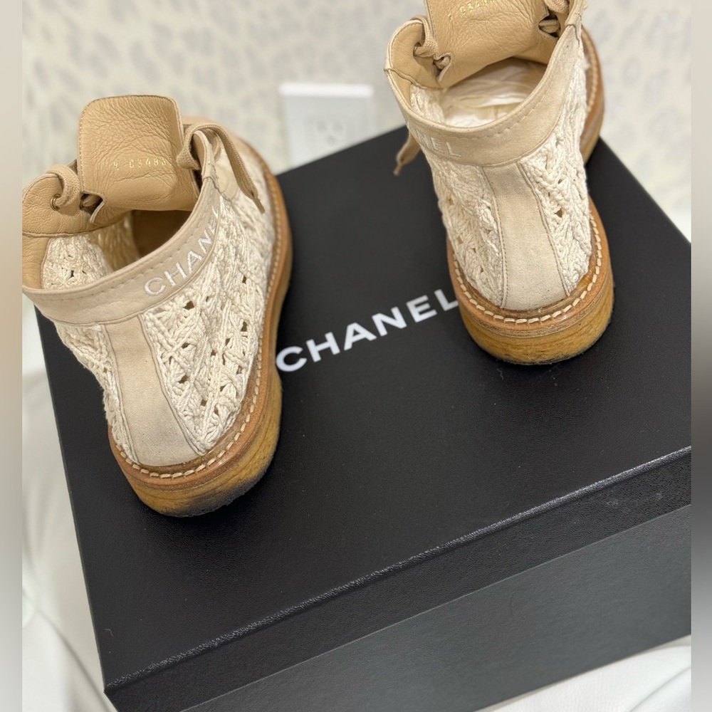 CHANEL - Picture 3 of 6